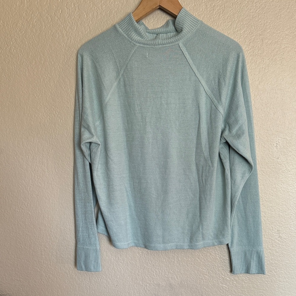 Abercrombie & Fitch Women’s Sage Green Sweater Size M - Picture 2 of 3